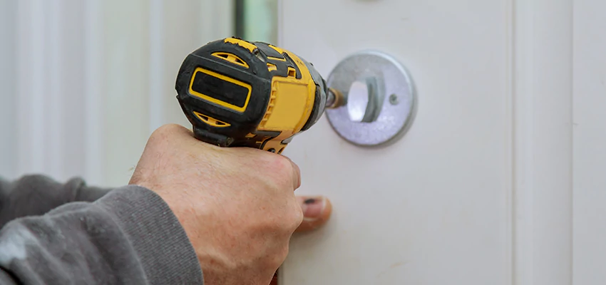 Street Locksmith For Smart Lock Repair in Glen Ellyn